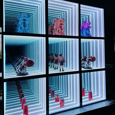 Eleve a sua sala de estar com porta de vidro LED de moda Infinity Mirror Wine Cabinet