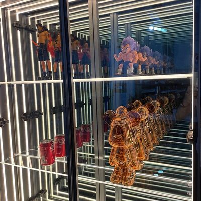 Eleve a sua sala de estar com porta de vidro LED de moda Infinity Mirror Wine Cabinet