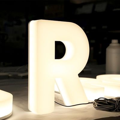 Sinalização retroiluminada de aço inoxidável Display de letras 3D personalizável para logotipos eletrônicos de empresas