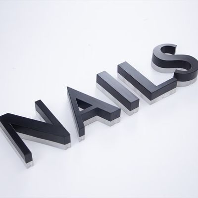 Lâmpadas de letras de metal LED iluminadas para trás Sinais 3D de plástico Caracteres luminosos para publicidade