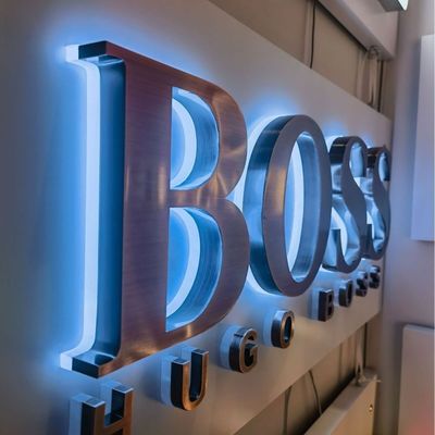 Alto brilho LED Ilumina logotipo sinal acrílico para estação de ônibus placa de exibição exterior