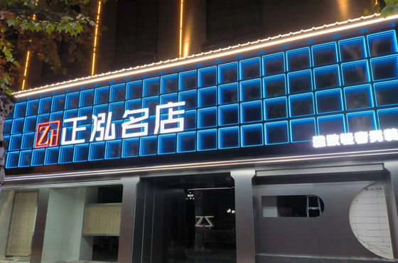 Equipamento de publicidade em holograma 3D em ambientes internos com espelho de várias camadas e cartaz LED